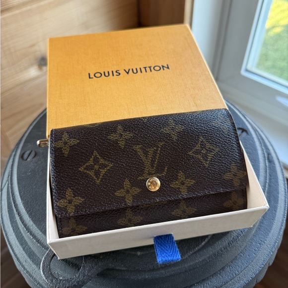 Louis Vuitton Handbags - Louis Vuitton 5.5” Monogram Wallet w/Box